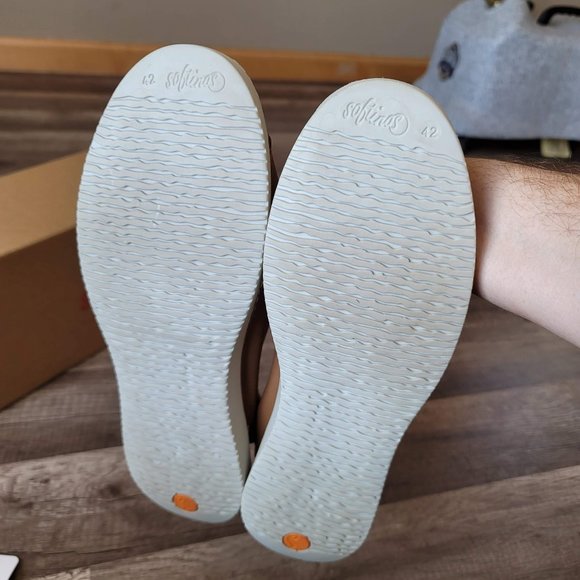 Softinos Tee Slingback Sandals Tan open toe sandls - Picture 3 of 10